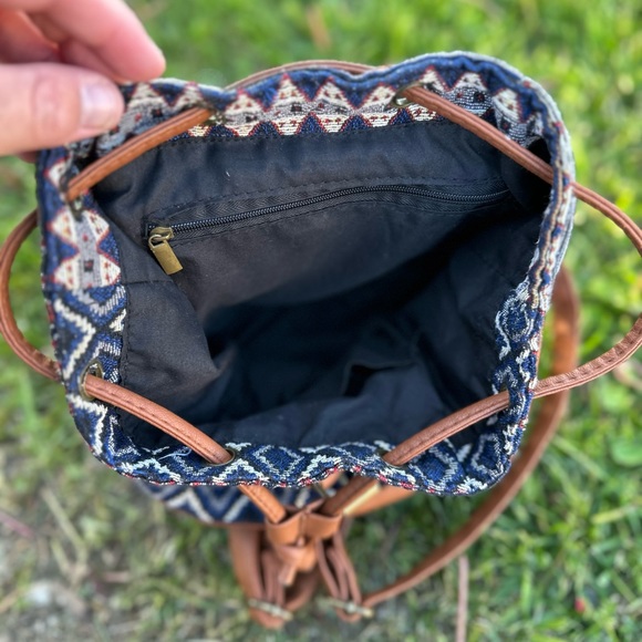 Small woven carrying bag - Picture 6 of 8